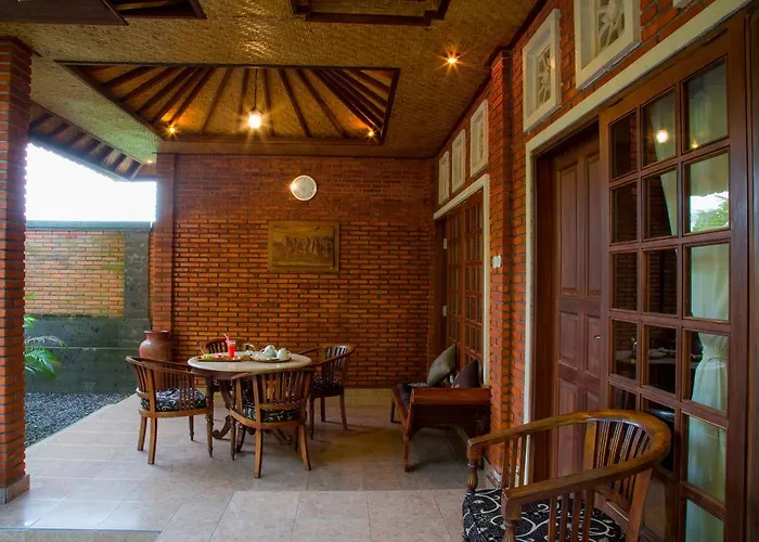 Ari La * Ubud